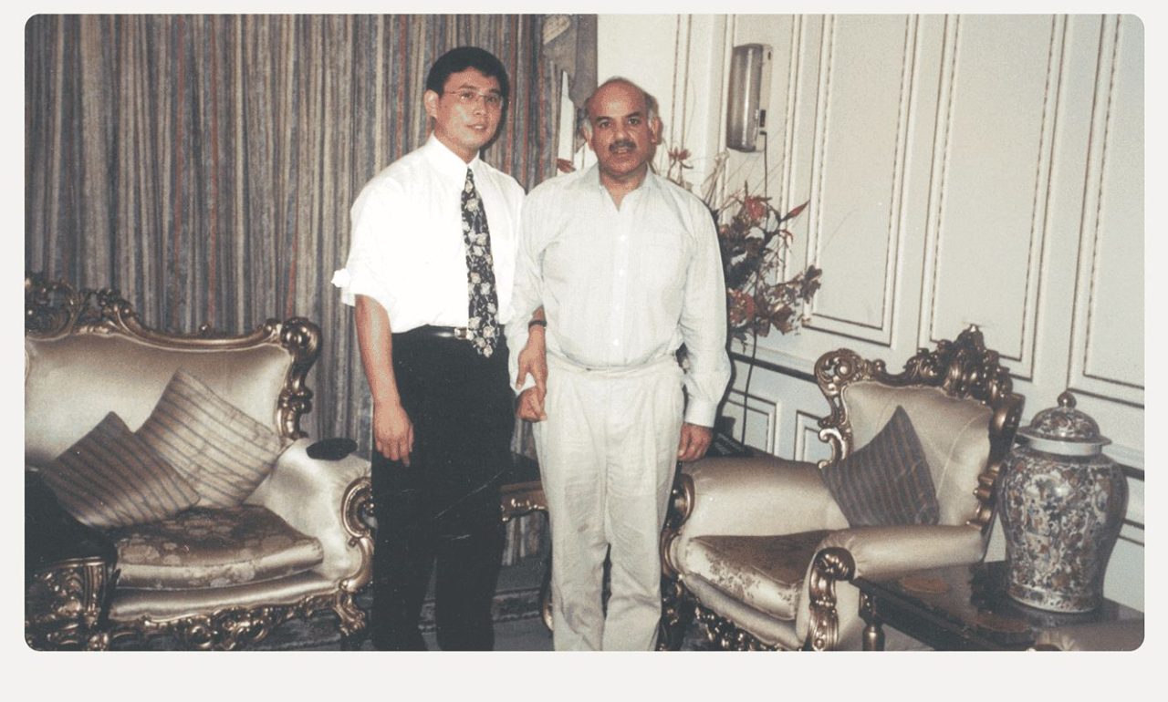 杨医生为巴基斯坦总理绍利夫及其家人看病