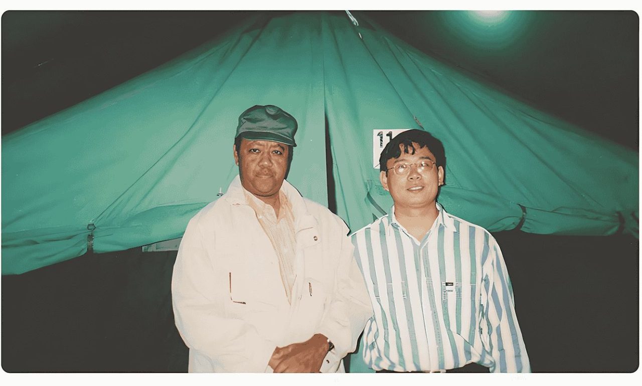 杨医生为坦桑尼亚前国防部长看病